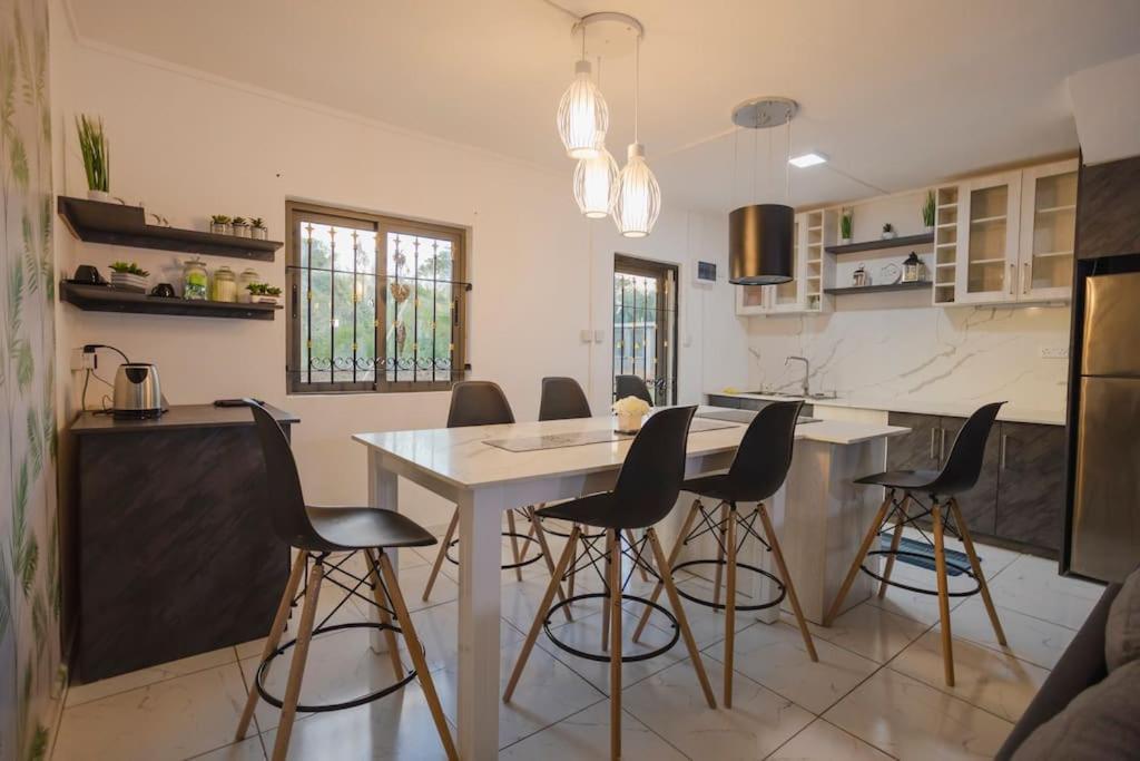 Le Palmiste Lovely 2-Bedroom Duplex With Pool Grand Gaube Luaran gambar